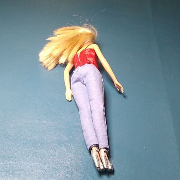 2010 Mattel Barbie Doll with Red Top and Purple Pants Gray Heels - Picture 3 of 3